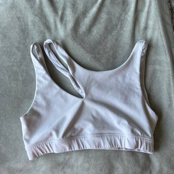 ALO Yoga Peak Cut Out Sports Bra - Picture 1 of 4